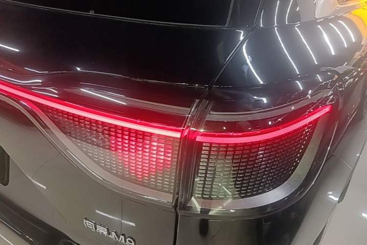 Used Hima AITO M9 2024 Range-Extended Ultra Version 42 kWh 6-Seater Model Right Rear Taillight