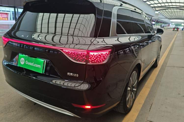 Used Hima AITO M9 2024 Range-Extended Ultra Version 52 kWh 6-Seater Model Right Rear Taillight