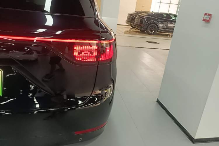Used Hima AITO M9 2024 Range-Extended Max Edition 42 kWh 6-Seater Version Right Rear Taillight