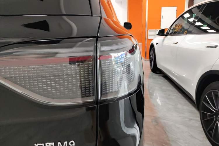 Used Hima AITO M9 2024 Range-Extended Ultra Version 42 kWh 6-Seater Model Right Rear Taillight