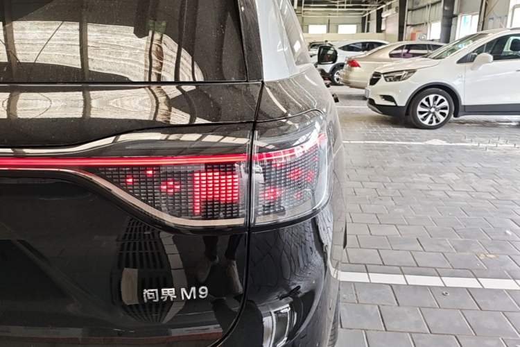 Used Hima AITO M9 2024 Range-Extended Ultra Version 42 kWh 6-Seater Model Right Rear Taillight