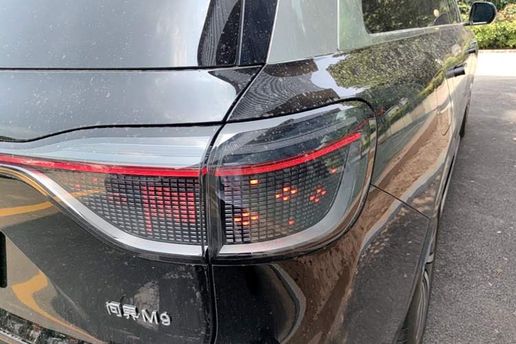 Used Hima AITO M9 2024 Range-Extended Ultra Version 42 kWh 6-Seater Model Right Rear Taillight