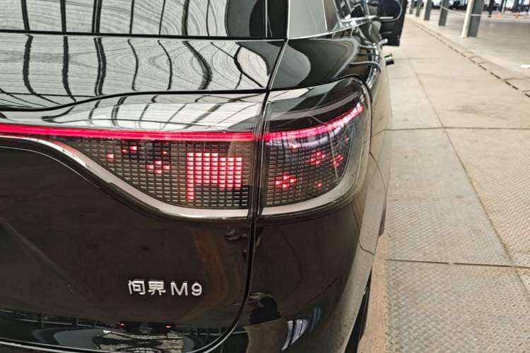 Used Hima AITO M9 2024 Range-Extended Ultra Version 42 kWh 6-Seater Model Right Rear Taillight