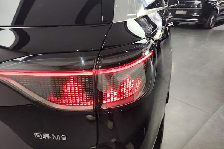 Used Hima AITO M9 2024 Range-Extended Ultra Version 42 kWh 6-Seater Model Right Rear Taillight
