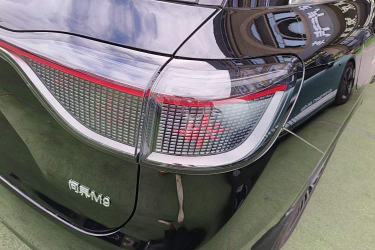 Used Hima AITO M9 2024 Range-Extended Ultra Version 52 kWh 6-Seater Model Right Rear Taillight
