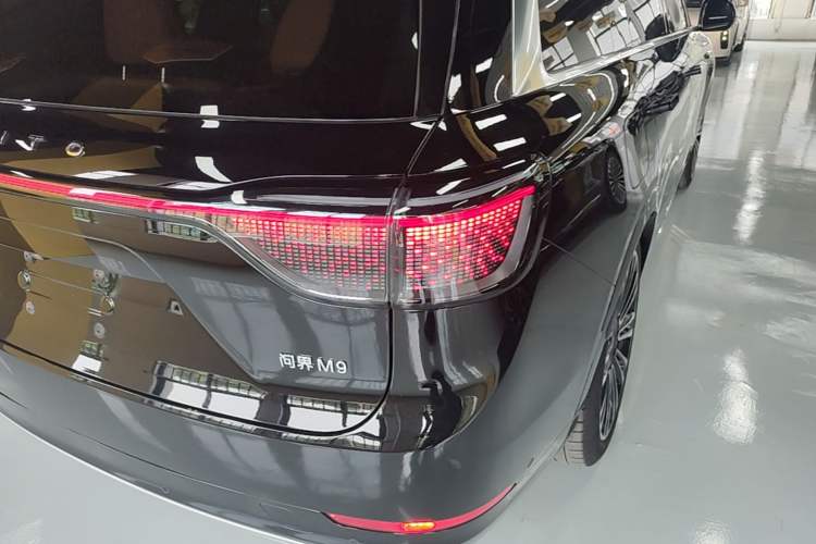 Used Hima AITO M9 2024 Range-Extended Max Edition 42 kWh 6-Seater Version Right Rear Taillight