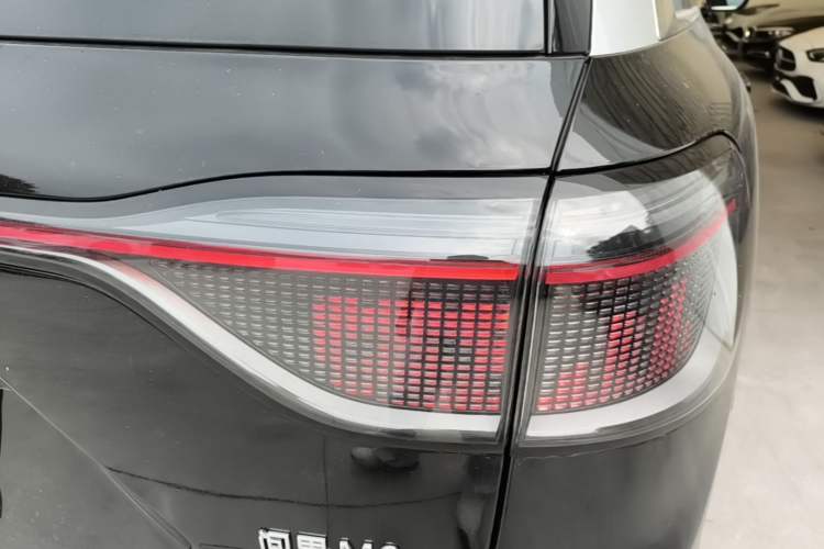 Used Hima AITO M9 2024 Range-Extended Ultra Version 52 kWh 5-Seater Model Right Rear Taillight