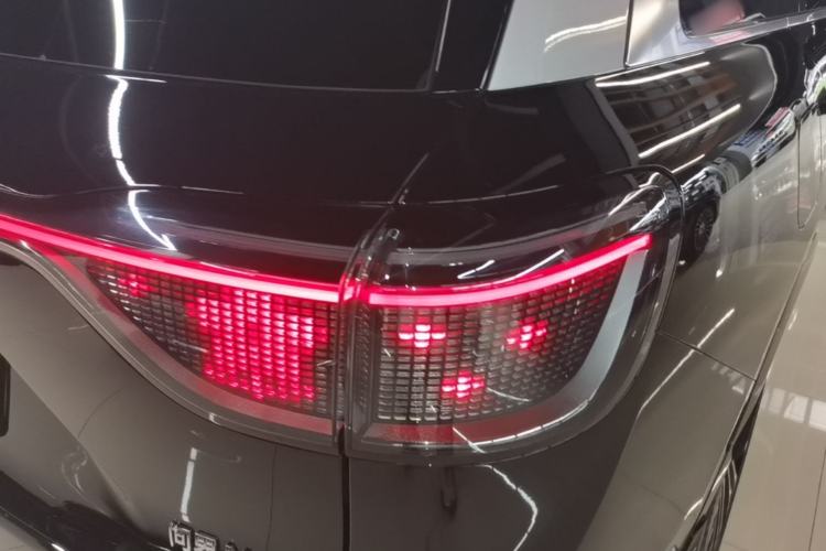 Used Hima AITO M9 2024 Range-Extended Ultra Version 42 kWh 6-Seater Model Right Rear Taillight