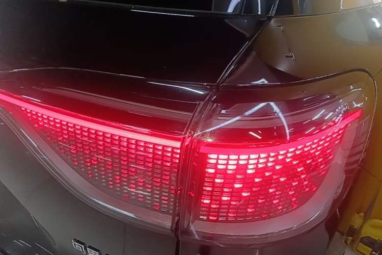 Used Hima AITO M9 2024 All-Electric Ultra Version 100 kWh 5-Seater Model Right Rear Taillight