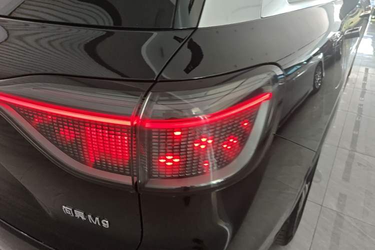Used Hima AITO M9 2024 Range-Extended Ultra Version 42 kWh 6-Seater Model Right Rear Taillight