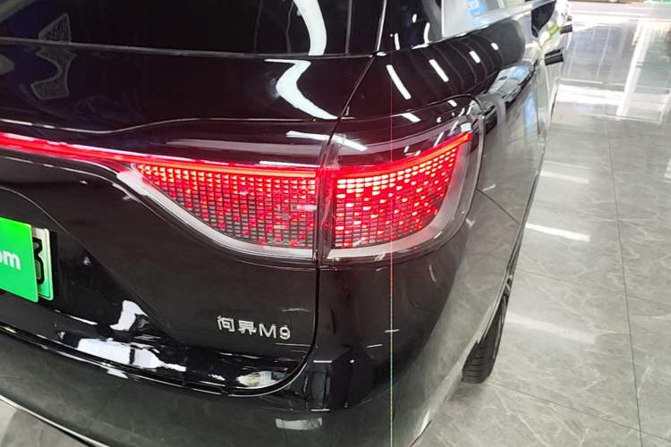 Used Hima AITO M9 2024 Range-Extended Ultra Version 42 kWh 6-Seater Model Right Rear Taillight