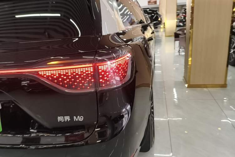 Used Hima AITO M9 2024 Range-Extended Max Edition 42 kWh 6-Seater Version Right Rear Taillight