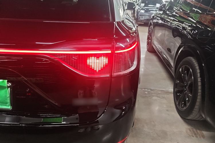 Used Hima AITO M9 2024 Range-Extended Max Edition 42 kWh 6-Seater Version Right Rear Taillight