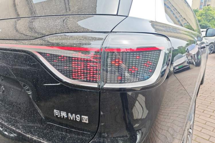 Used Hima AITO M9 2024 All-Electric Ultra Version 100 kWh 6-Seater Model Right Rear Taillight