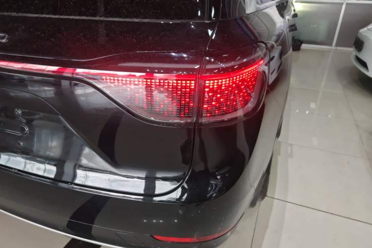 Used Hima AITO M9 2024 Range-Extended Ultra Version 42 kWh 6-Seater Model Right Rear Taillight