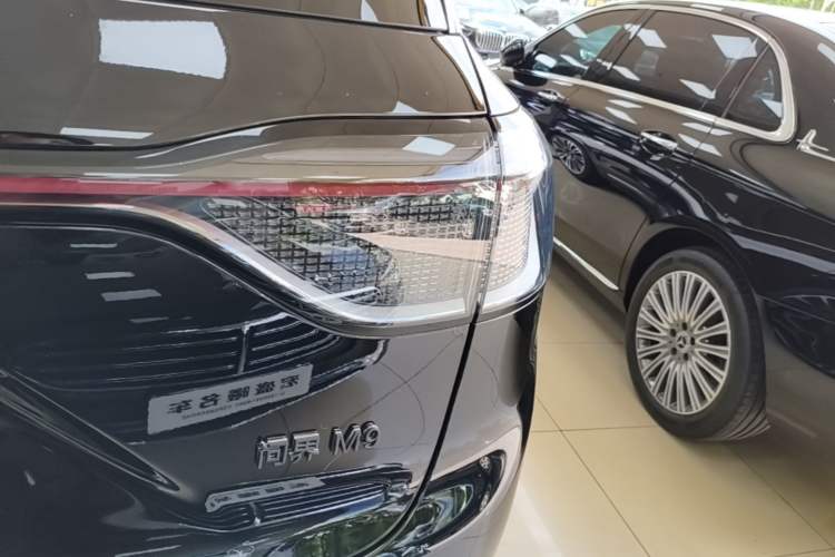 Used Hima AITO M9 2024 Range-Extended Ultra Version 42 kWh 6-Seater Model Right Rear Taillight