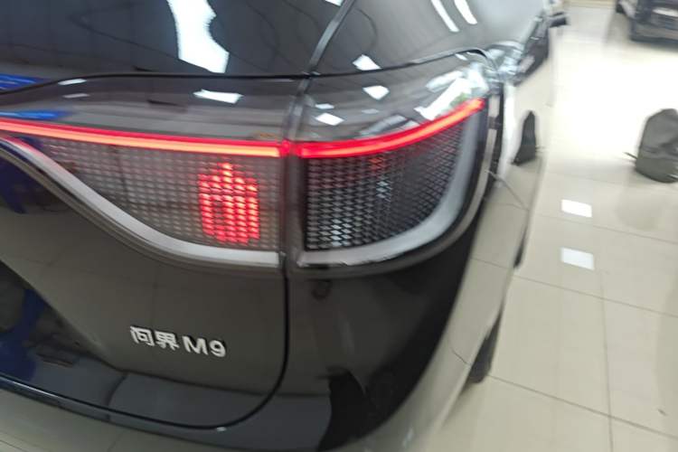 Used Hima AITO M9 2024 Range-Extended Max Edition 42 kWh 6-Seater Version Right Rear Taillight