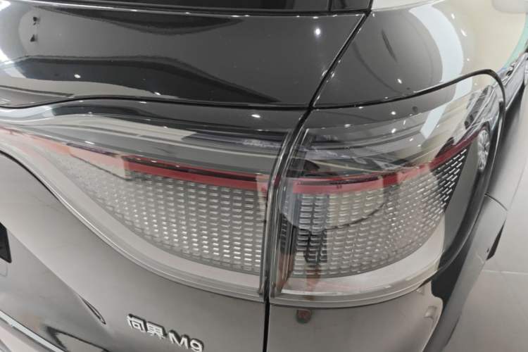 Used Hima AITO M9 2024 Range-Extended Ultra Version 42 kWh 6-Seater Model Right Rear Taillight