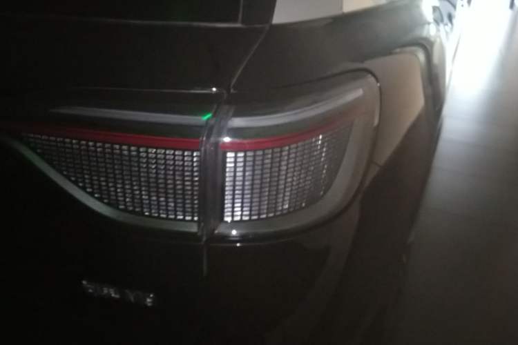 Used Hima AITO M9 2024 Range-Extended Ultra Version 52 kWh 6-Seater Model Right Rear Taillight