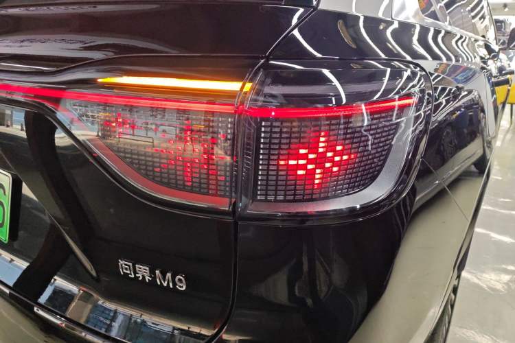 Used Hima AITO M9 2024 Range-Extended Ultra Version 52 kWh 5-Seater Model Right Rear Taillight