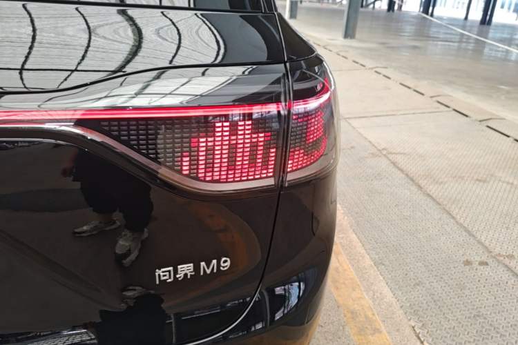 Used Hima AITO M9 2024 Range-Extended Ultra Version 42 kWh 6-Seater Model Right Rear Taillight