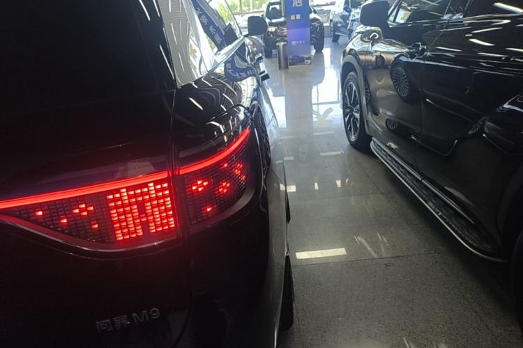 Used Hima AITO M9 2024 Range-Extended Max Edition 42 kWh 6-Seater Version Right Rear Taillight
