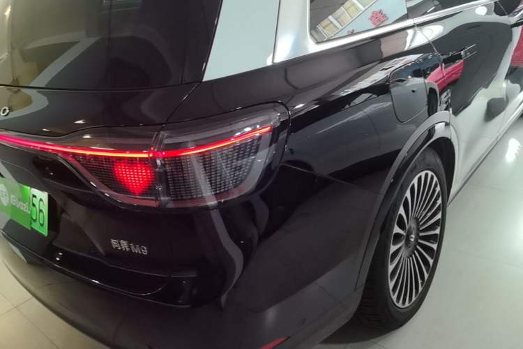 Used Hima AITO M9 2024 Range-Extended Ultra Version 52 kWh 5-Seater Model Right Rear Taillight