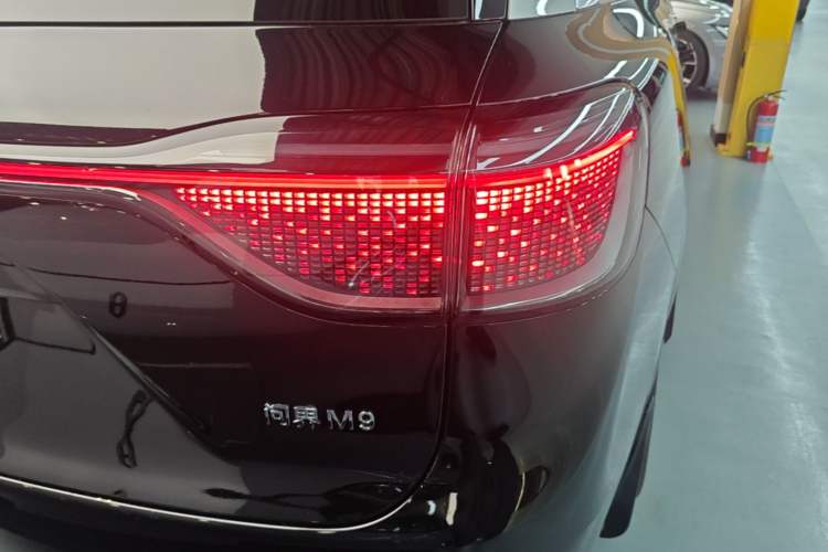 Used Hima AITO M9 2024 Range-Extended Max Edition 42 kWh 6-Seater Version Right Rear Taillight