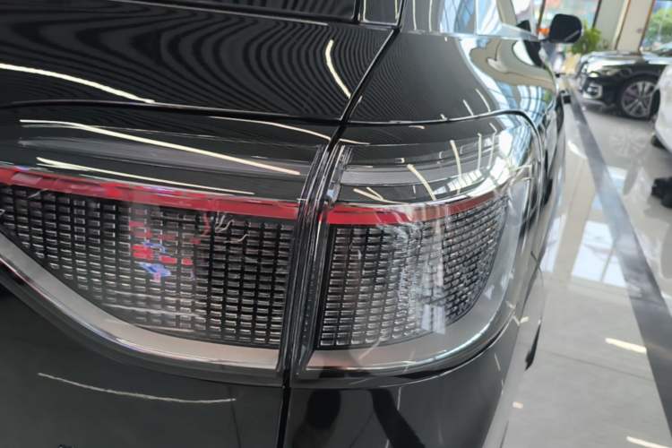 Used Hima AITO M9 2024 Range-Extended Ultra Version 52 kWh 6-Seater Model Right Rear Taillight