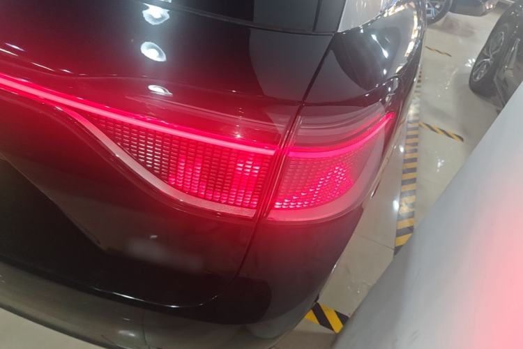 Used Hima AITO M9 2024 Range-Extended Max Edition 42 kWh 6-Seater Version Right Rear Taillight