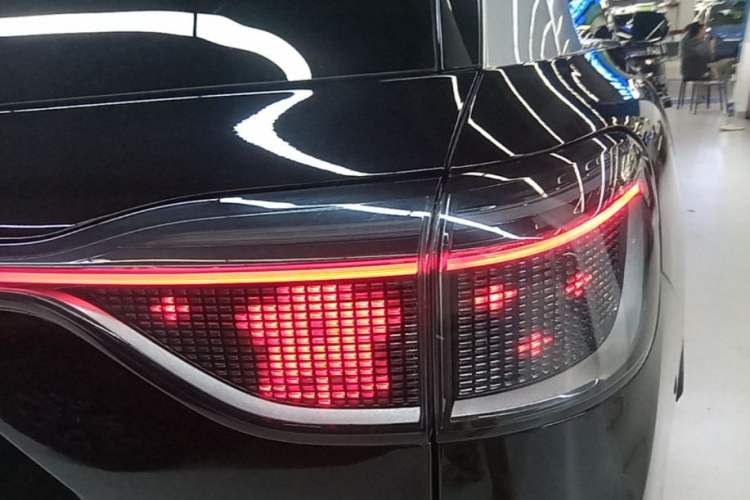 Used Hima AITO M9 2024 Range-Extended Ultra Version 52 kWh 6-Seater Model Right Rear Taillight