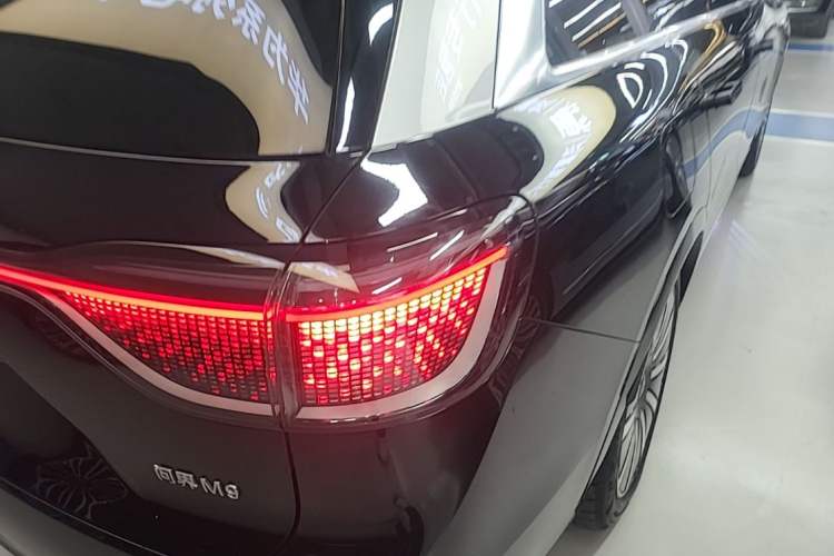 Used Hima AITO M9 2024 Range-Extended Ultra Version 42 kWh 6-Seater Model Right Rear Taillight