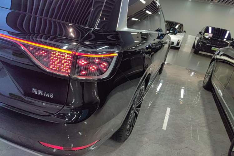 Used Hima AITO M9 2024 Range-Extended Ultra Version 42 kWh 6-Seater Model Right Rear Taillight