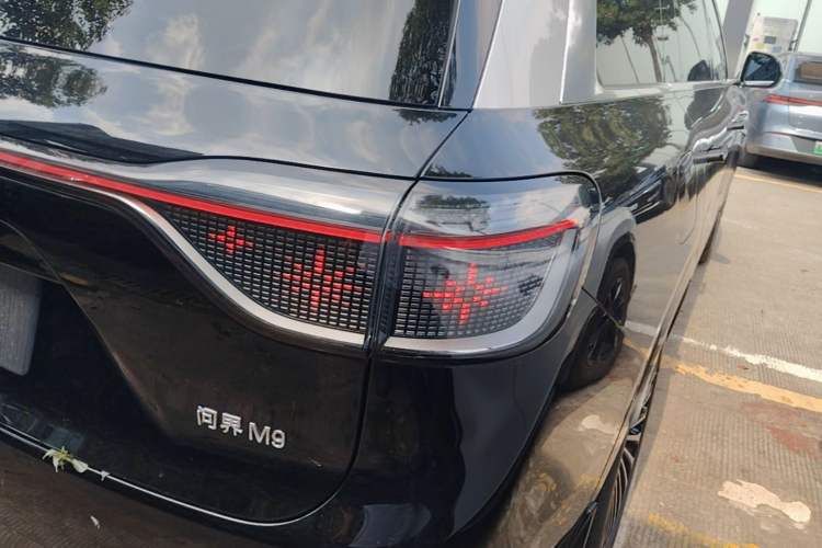 Used Hima AITO M9 2024 Range-Extended Ultra Version 42 kWh 6-Seater Model Right Rear Taillight