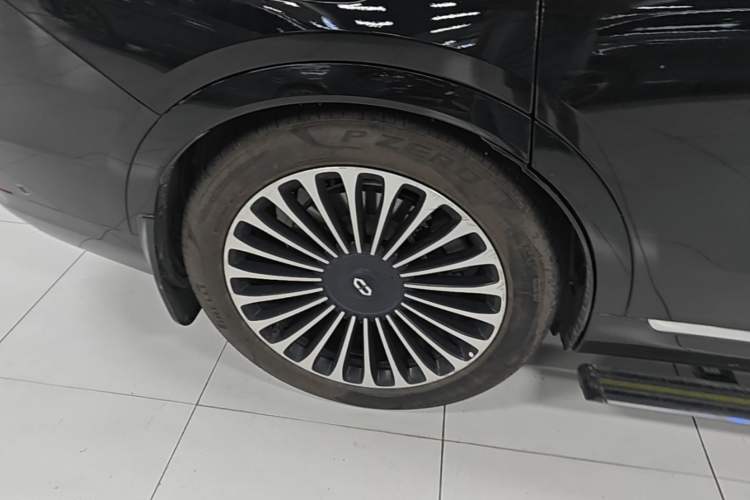 Used Hima AITO M9 2024 Range-Extended Ultra Version 52 kWh 6-Seater Model Right Rear Wheel Hub