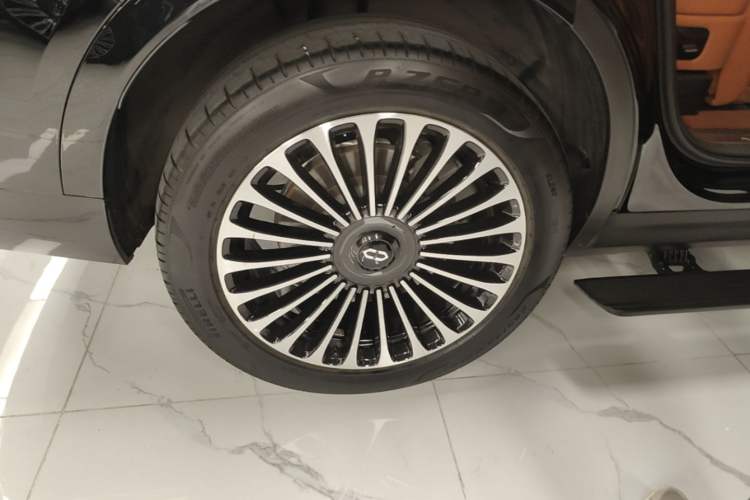 Used Hima AITO M9 2024 Range-Extended Ultra Version 42 kWh 6-Seater Model Right Rear Wheel Hub