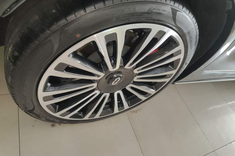 Used Hima AITO M9 2024 Range-Extended Ultra Version 42 kWh 6-Seater Model Right Rear Wheel Hub