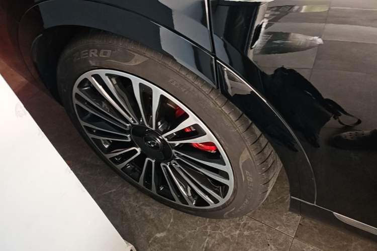 Used Hima AITO M9 2024 Range-Extended Max Edition 52 kWh 6-Seater Version Right Rear Wheel Hub
