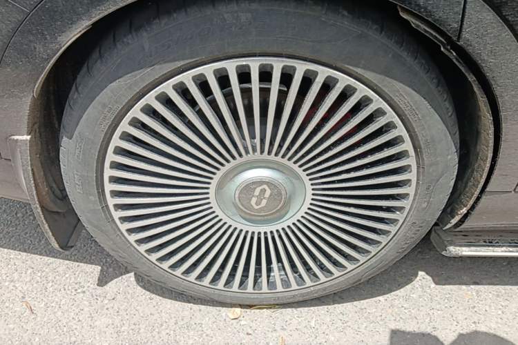 Used Hima AITO M9 2024 Range-Extended Ultra Version 52 kWh 6-Seater Model Right Rear Wheel Hub