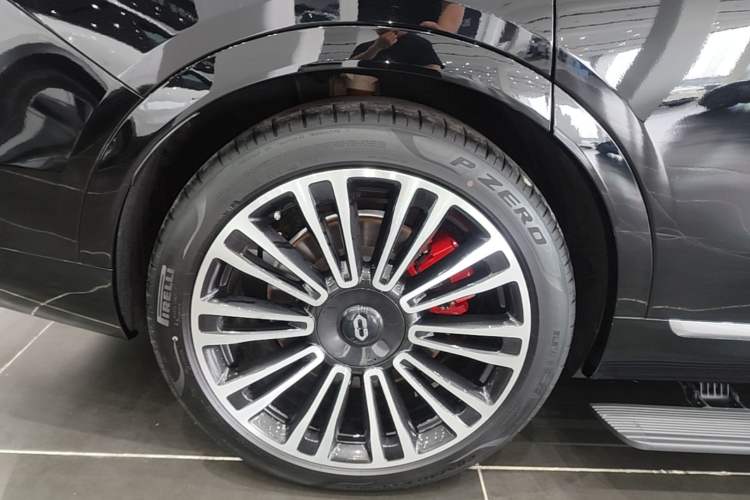 Used Hima AITO M9 2024 Range-Extended Ultra Version 52 kWh 6-Seater Model Right Rear Wheel Hub