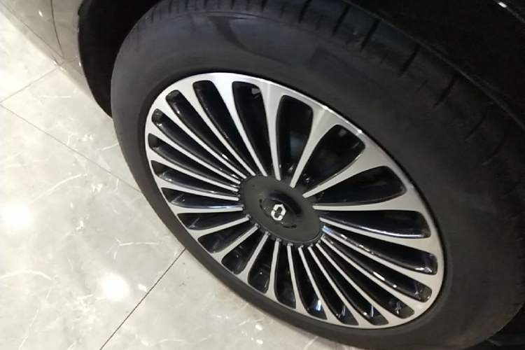 Used Hima AITO M9 2024 Range-Extended Ultra Version 52 kWh 5-Seater Model Right Rear Wheel Hub