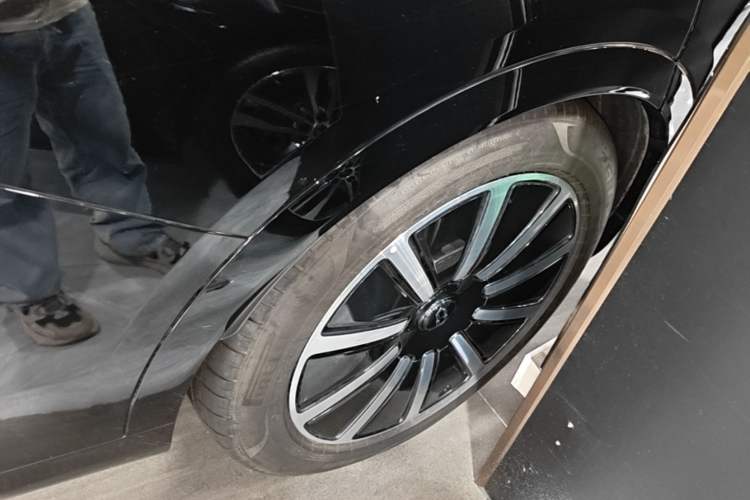 Used Hima AITO M9 2024 Range-Extended Ultra Version 52 kWh 5-Seater Model Right Rear Wheel Hub