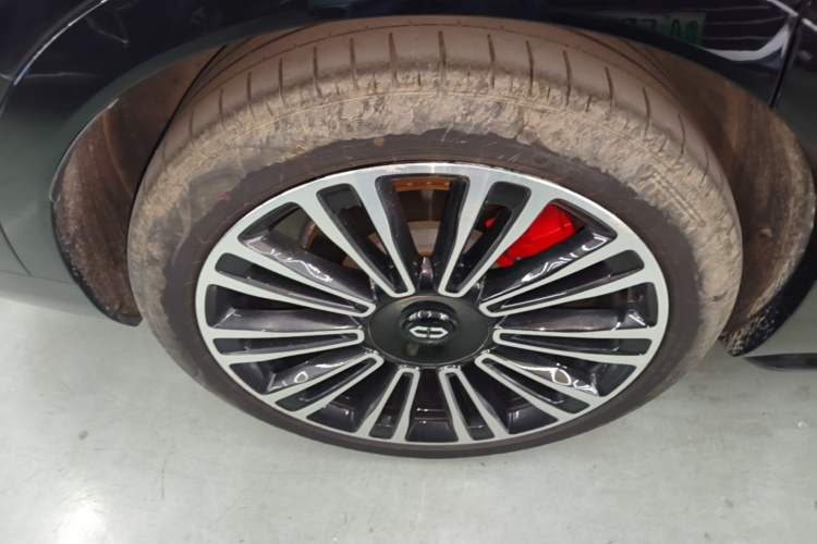 Used Hima AITO M9 2024 Range-Extended Ultra Version 42 kWh 6-Seater Model Right Rear Wheel Hub