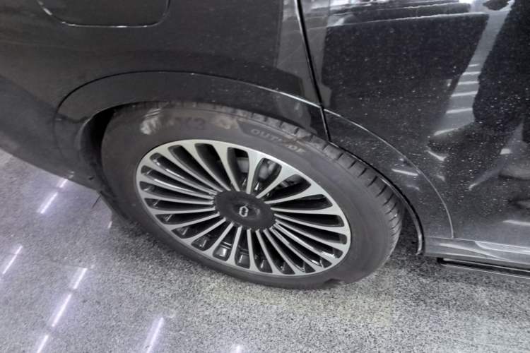 Used Hima AITO M9 2024 Range-Extended Max Edition 42 kWh 6-Seater Version Right Rear Wheel Hub