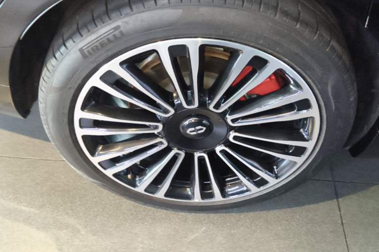 Used Hima AITO M9 2024 Range-Extended Ultra Version 42 kWh 6-Seater Model Right Rear Wheel Hub
