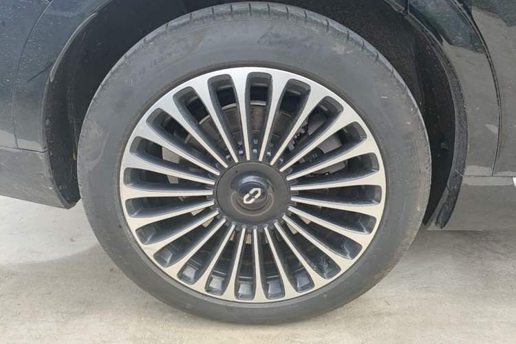 Used Hima AITO M9 2024 Range-Extended Ultra Version 42 kWh 6-Seater Model Right Rear Wheel Hub