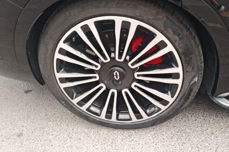 Used Hima AITO M9 2024 Range-Extended Ultra Version 42 kWh 6-Seater Model Right Rear Wheel Hub