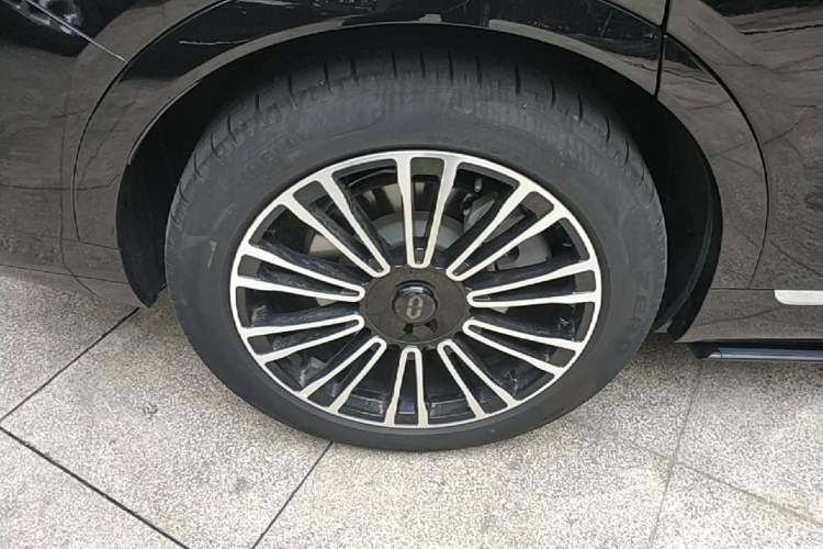 Used Hima AITO M9 2024 Range-Extended Ultra Version 42 kWh 6-Seater Model Right Rear Wheel Hub