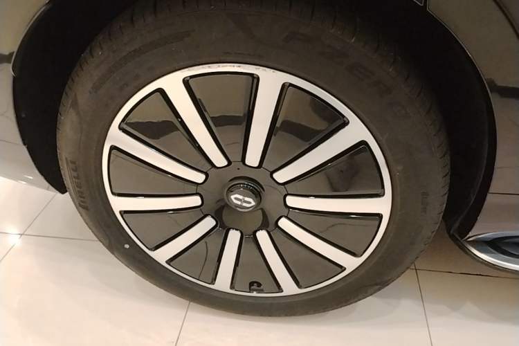 Used Hima AITO M9 2024 Range-Extended Ultra Version 42 kWh 6-Seater Model Right Rear Wheel Hub