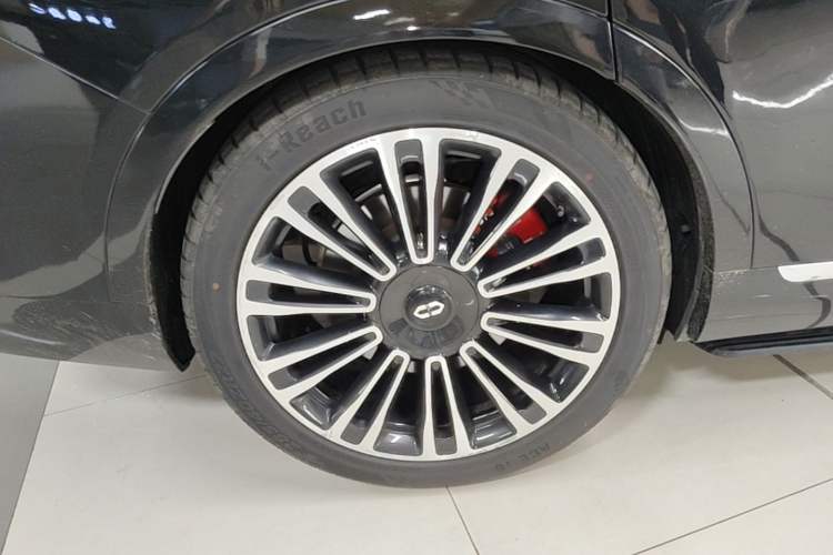 Used Hima AITO M9 2024 Range-Extended Ultra Version 42 kWh 6-Seater Model Right Rear Wheel Hub